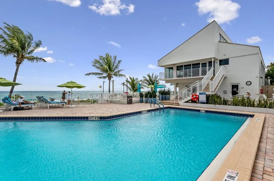 beach club pool