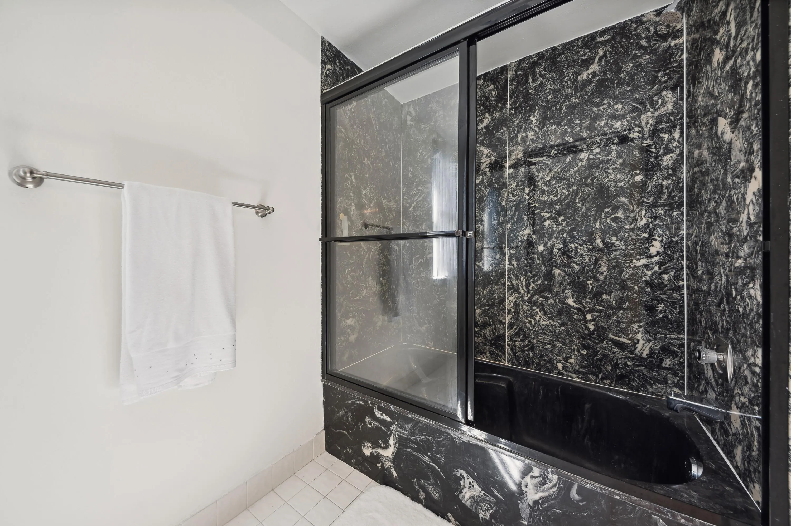 18_4600-S-Ocean-Blvd_Apt-301_Primary-Bat