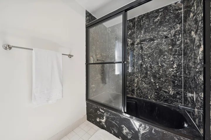 18_4600-S-Ocean-Blvd_Apt-301_Primary-Bat