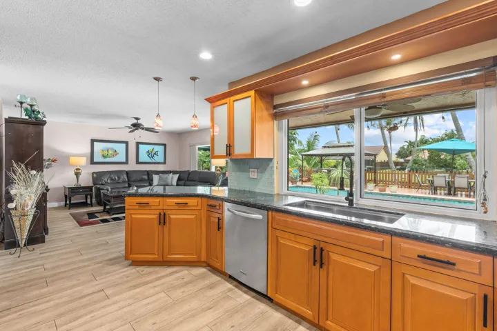 21-web-or-mls-1491 NW 99th Ave, Plantati