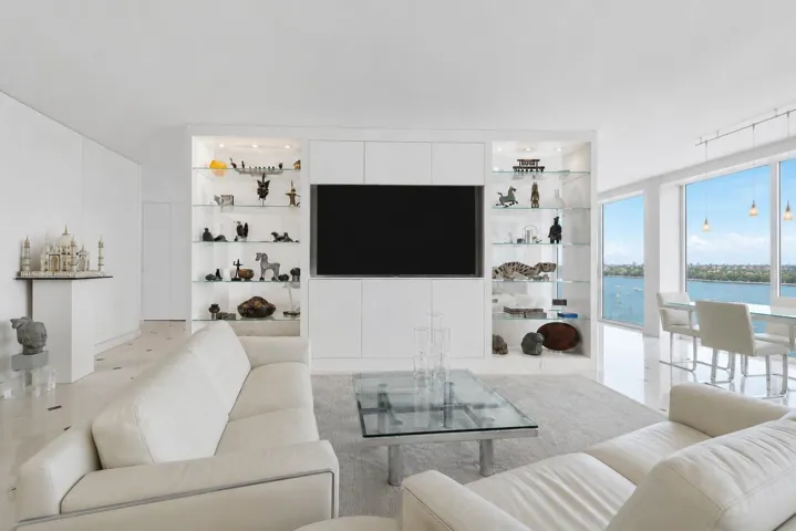 Light and Open Living