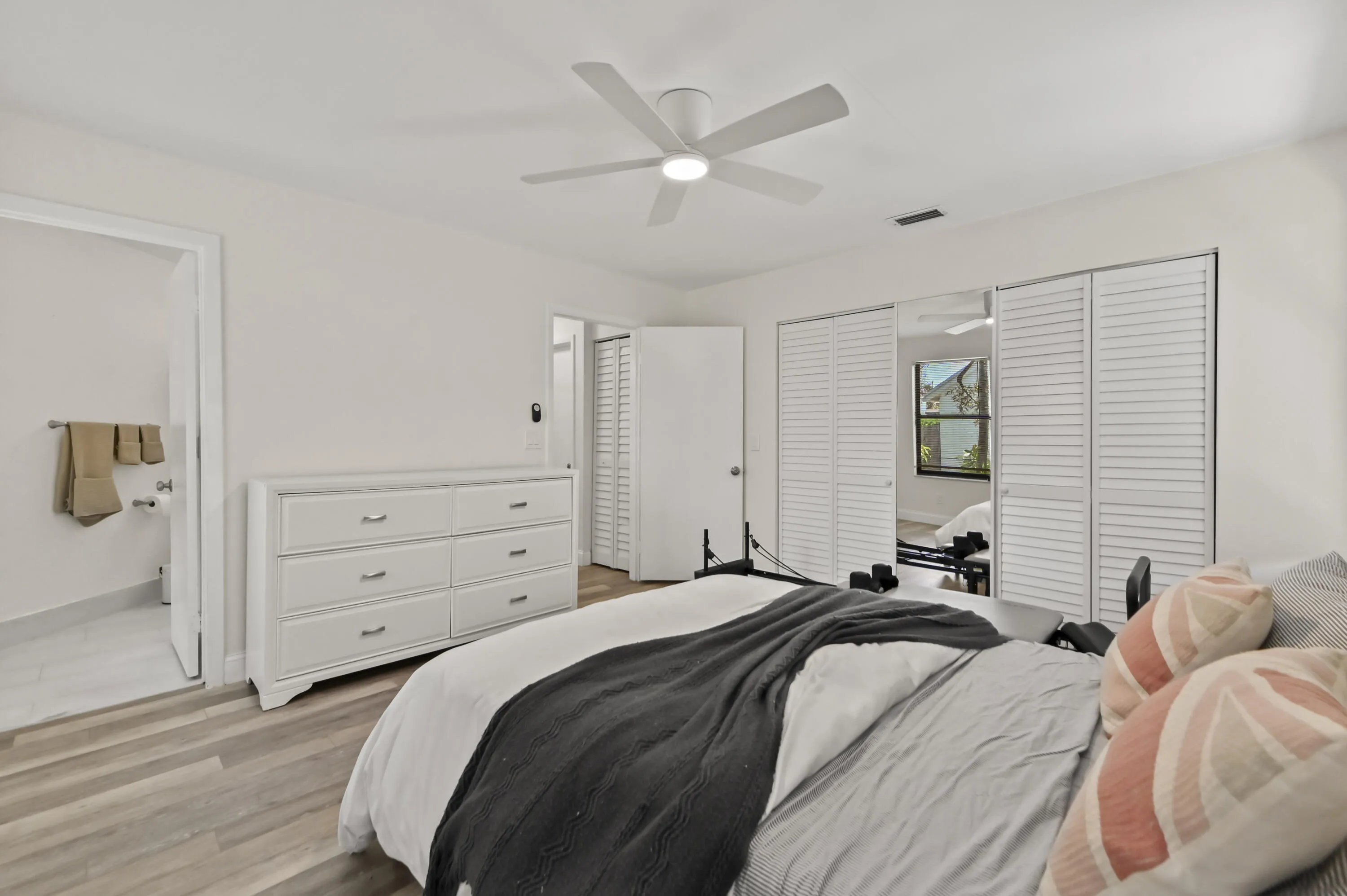 20 Bedroom 02