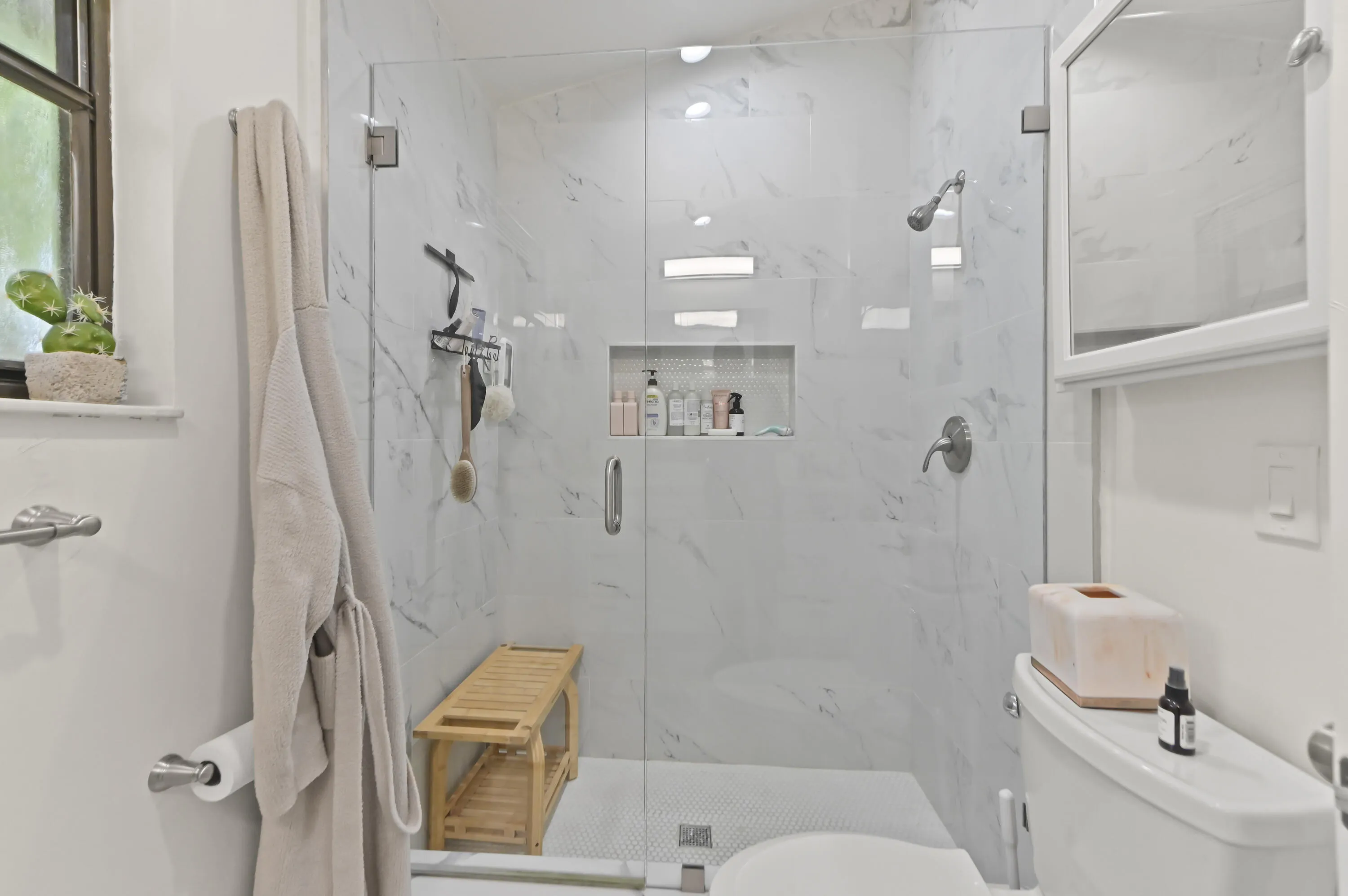 27 Bathroom 02