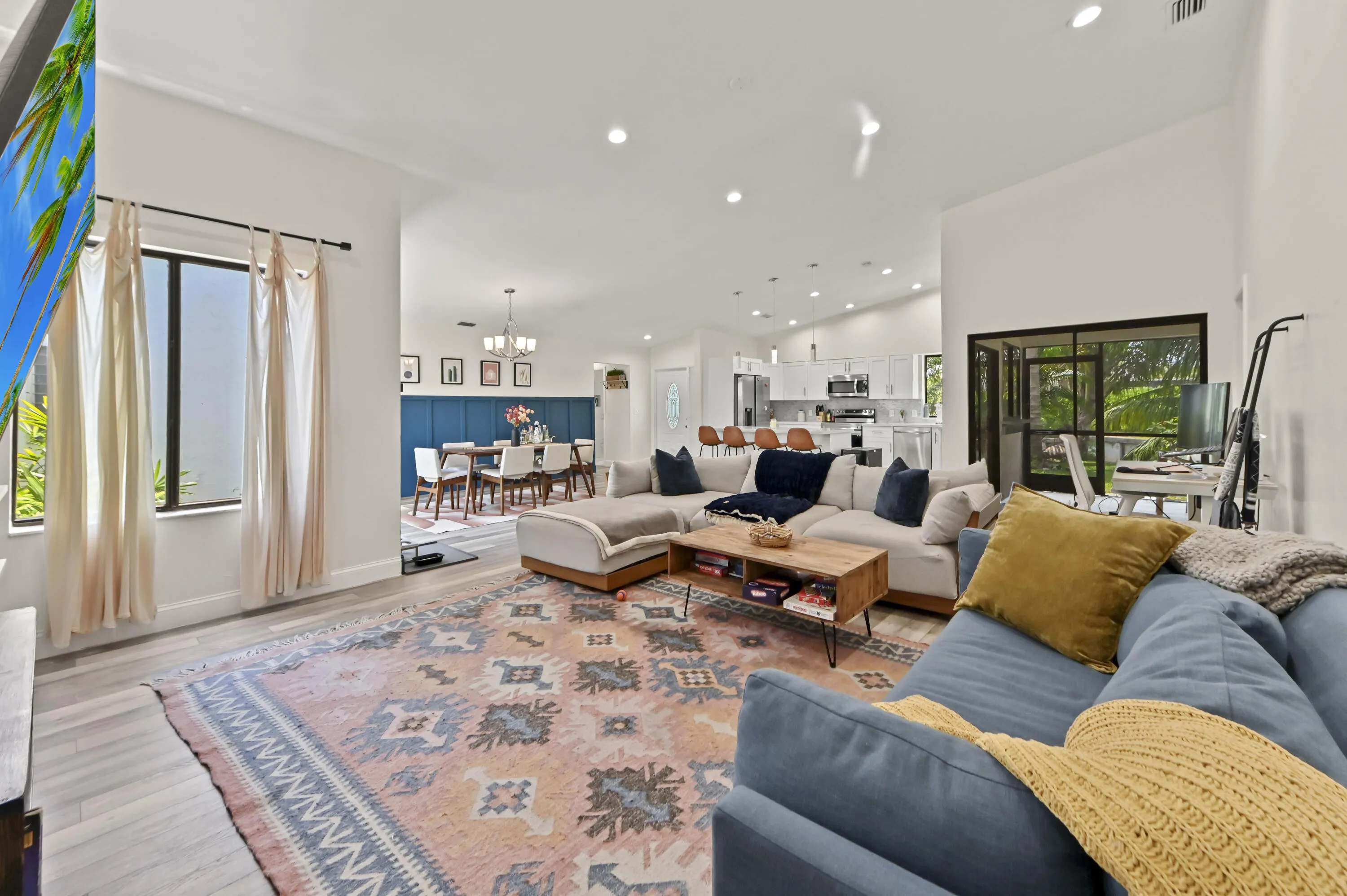 11 Living Room 08