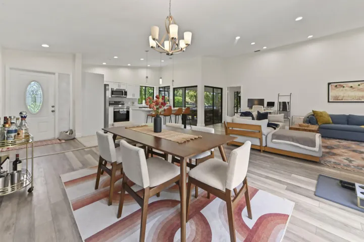 07 Dining Room 04