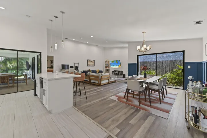 05 Dining Room 02