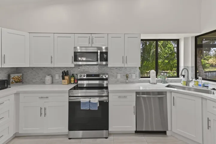 15 Kitchen 04
