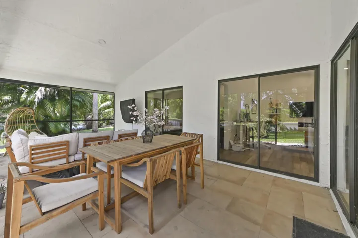 30 Patio 02