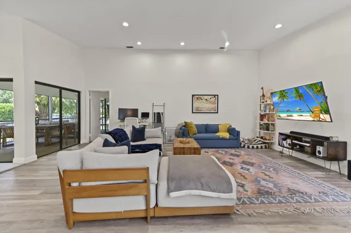08 Living Room 05
