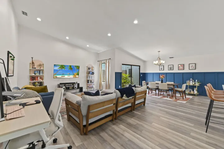 10 Living Room 07