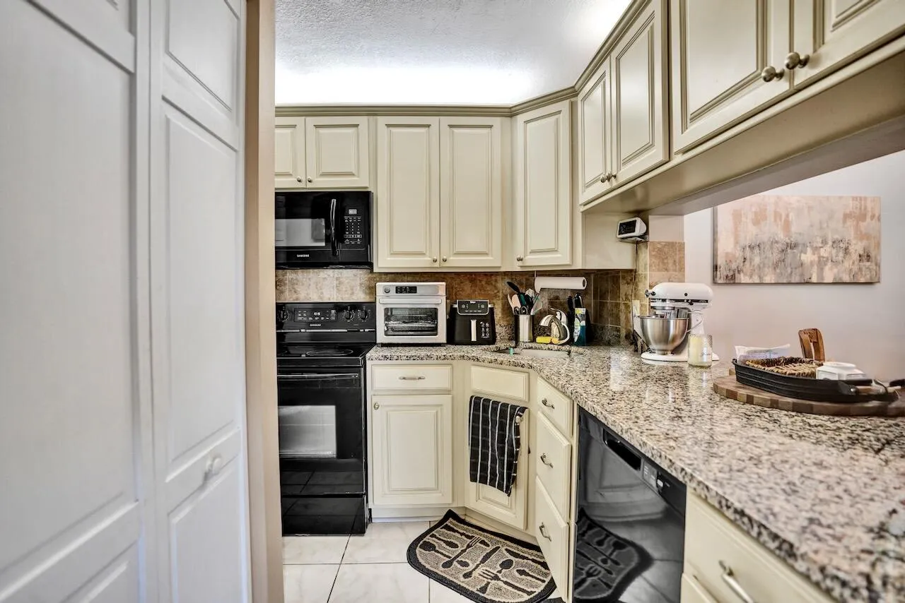 608 Sea Pine Way - 11