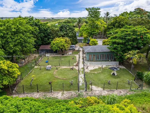 DOG KENNELS TRAINING FACILITY.. THE KENNELS ARE AIR CONDITIONED