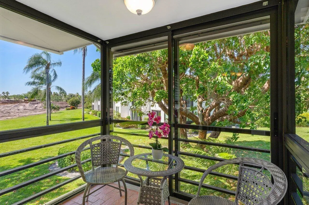 Dining area Corner porch