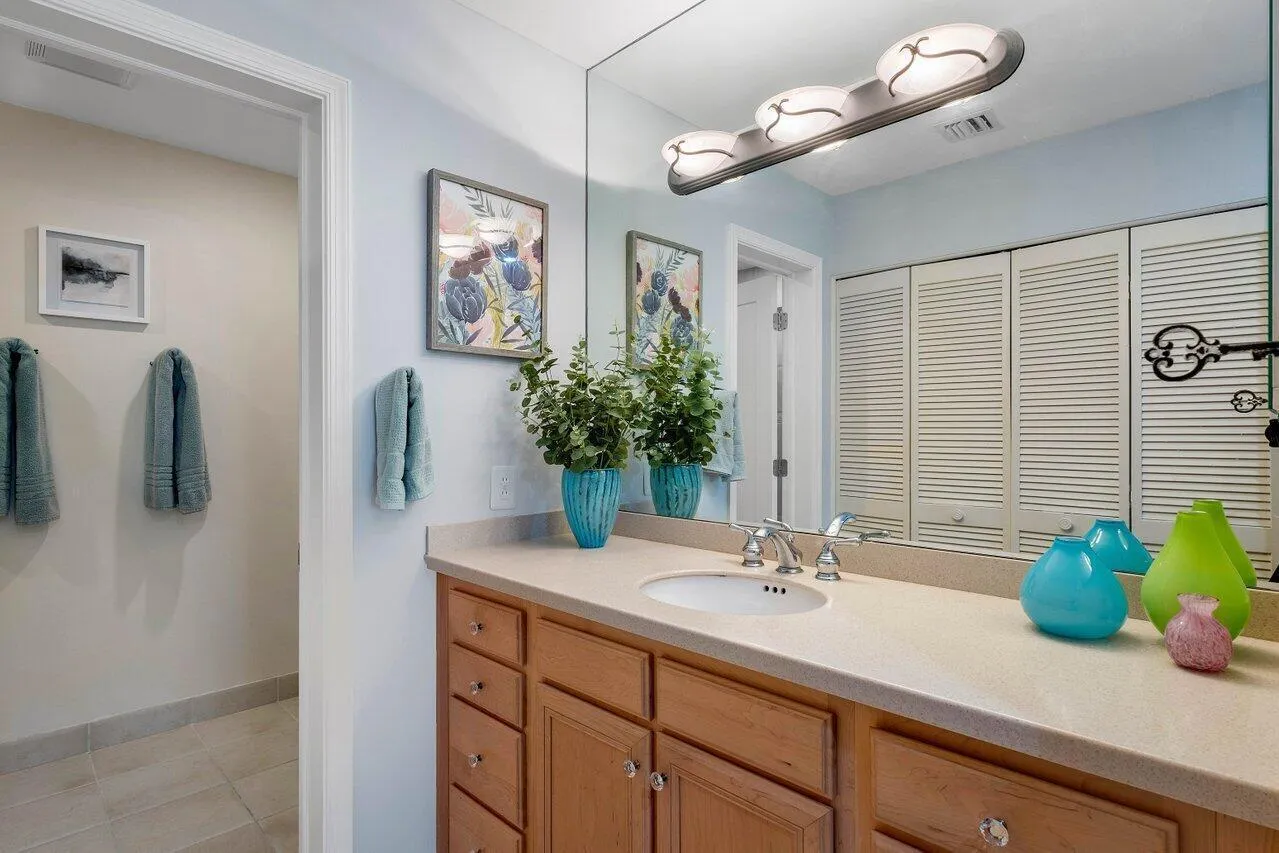 Main Bath Vanity
