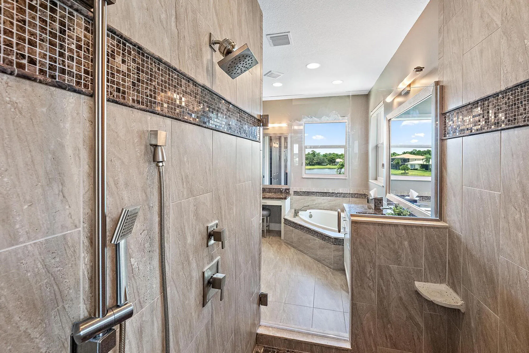 12132 Aviles Cir-31