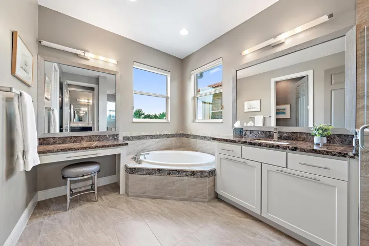 12132 Aviles Cir-29