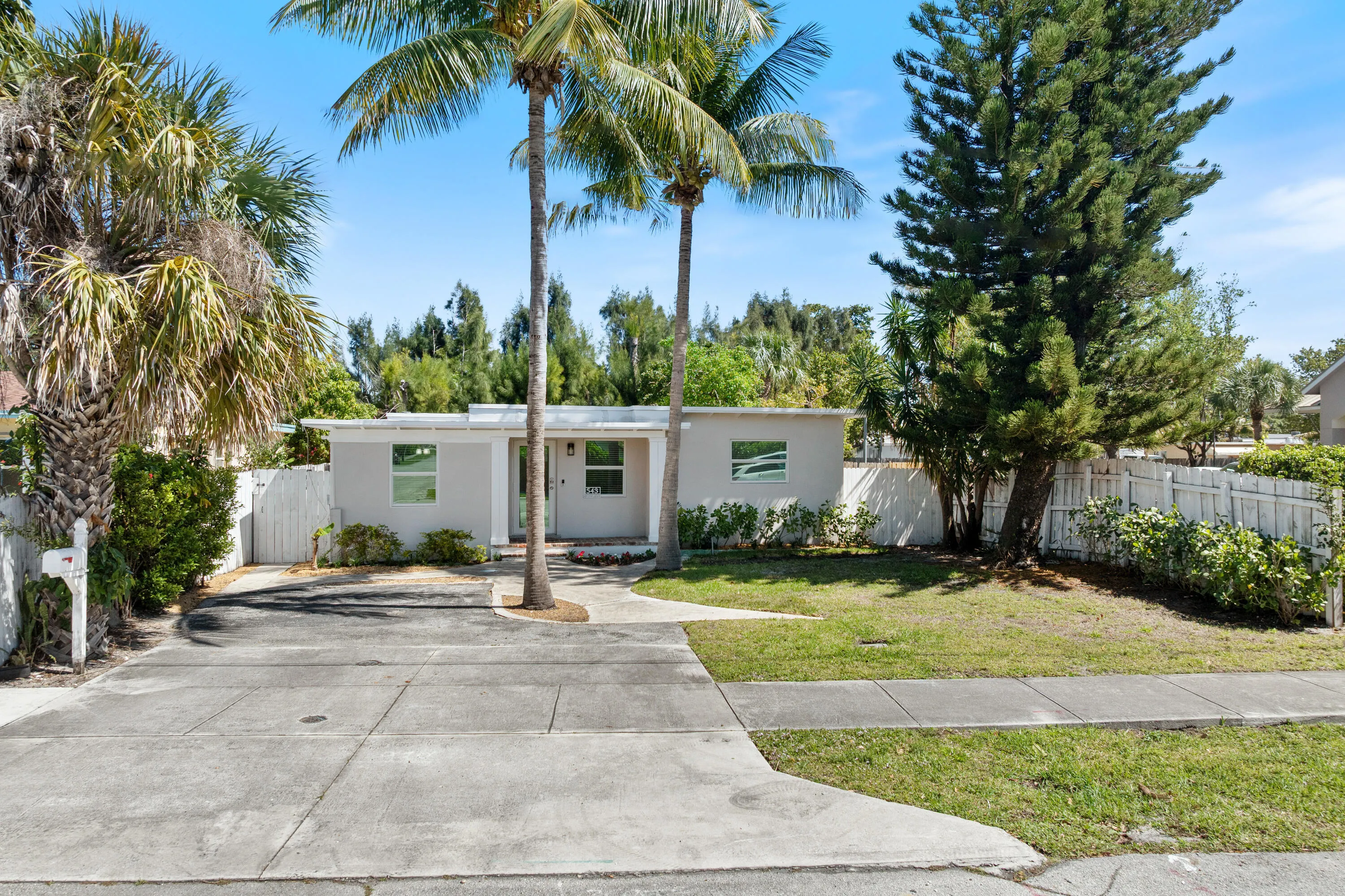 543 NE 3rd Ave Delray Beach FL-900
