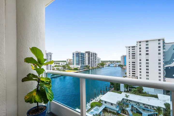042-715BayshoreDrive-1004-FortLauderdale