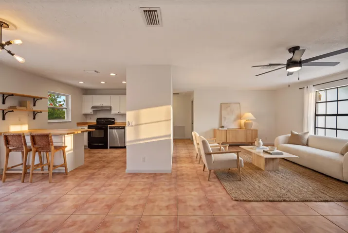 ** Kitchen : Living