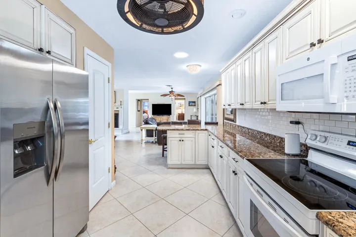 622 SW Pine Tree Lane-22