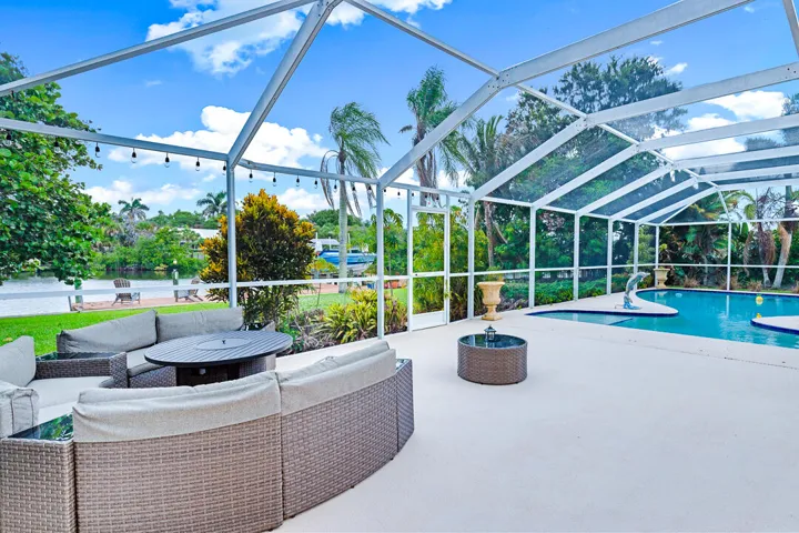 622 SW Pine Tree Lane-40