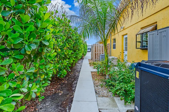 622 SW Pine Tree Lane-47