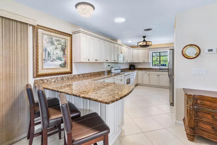 622 SW Pine Tree Lane-17