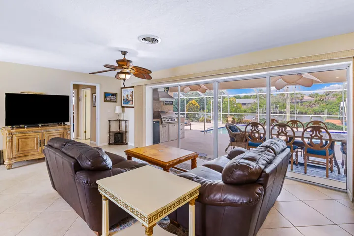 622 SW Pine Tree Lane-28
