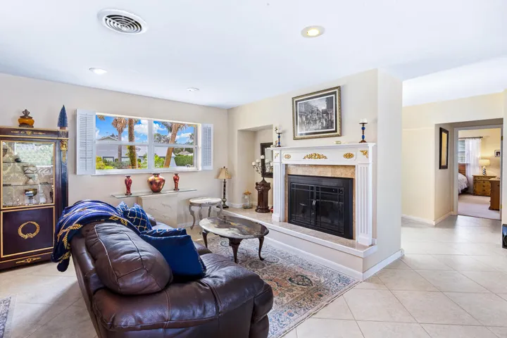 622 SW Pine Tree Lane-25