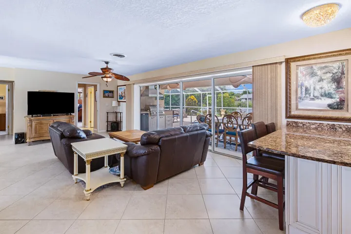 622 SW Pine Tree Lane-15