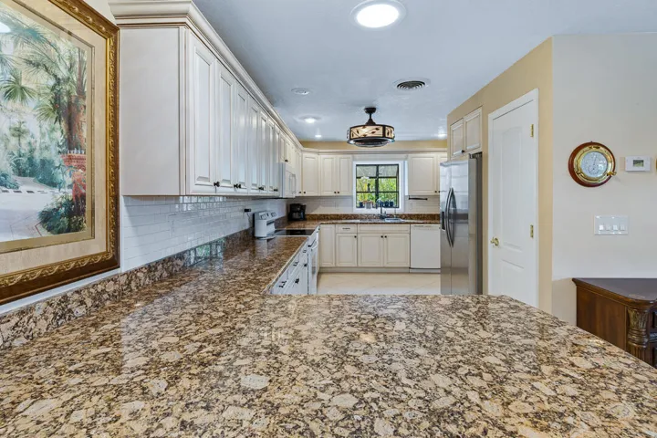 622 SW Pine Tree Lane-18