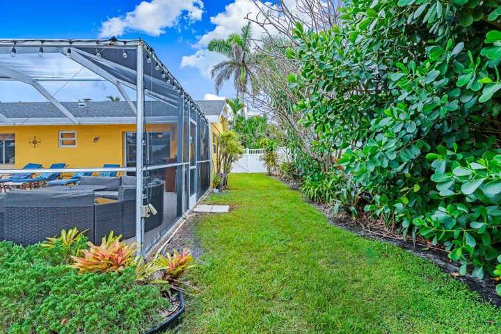 622 SW Pine Tree Lane-45