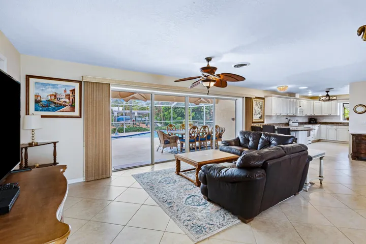 622 SW Pine Tree Lane-13