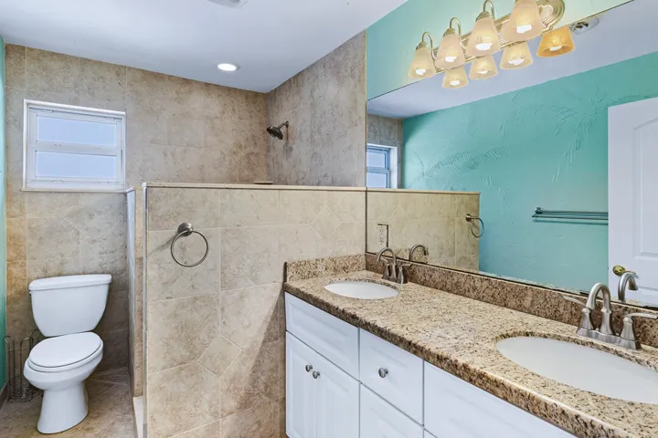 622 SW Pine Tree Lane-30
