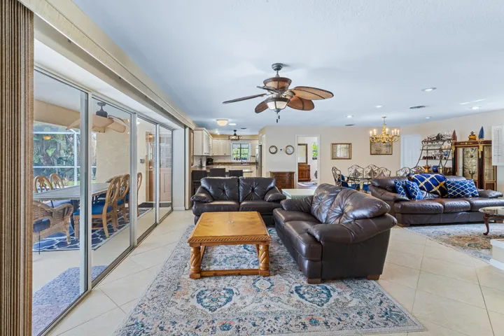622 SW Pine Tree Lane-14