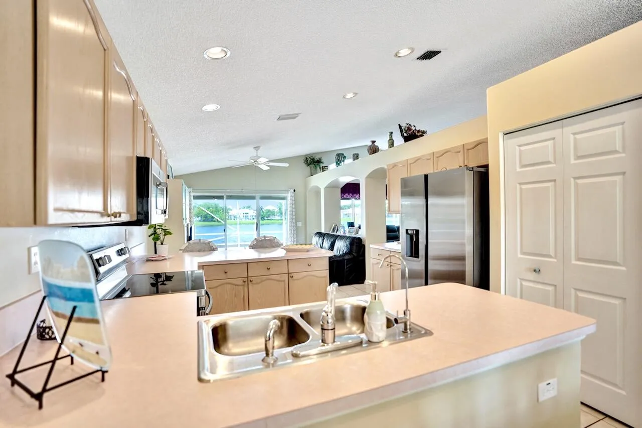 5886 Las Colinas Circle - 36