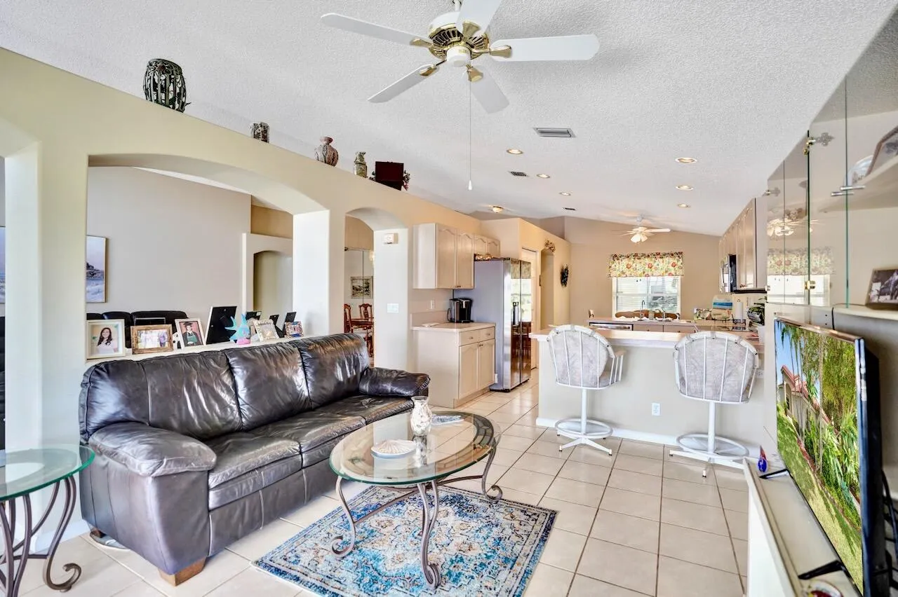 5886 Las Colinas Circle - 28