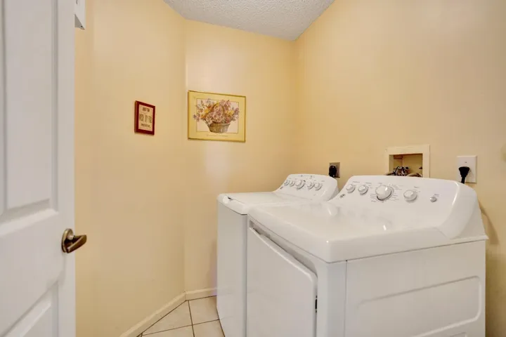 5886 Las Colinas Circle - 44