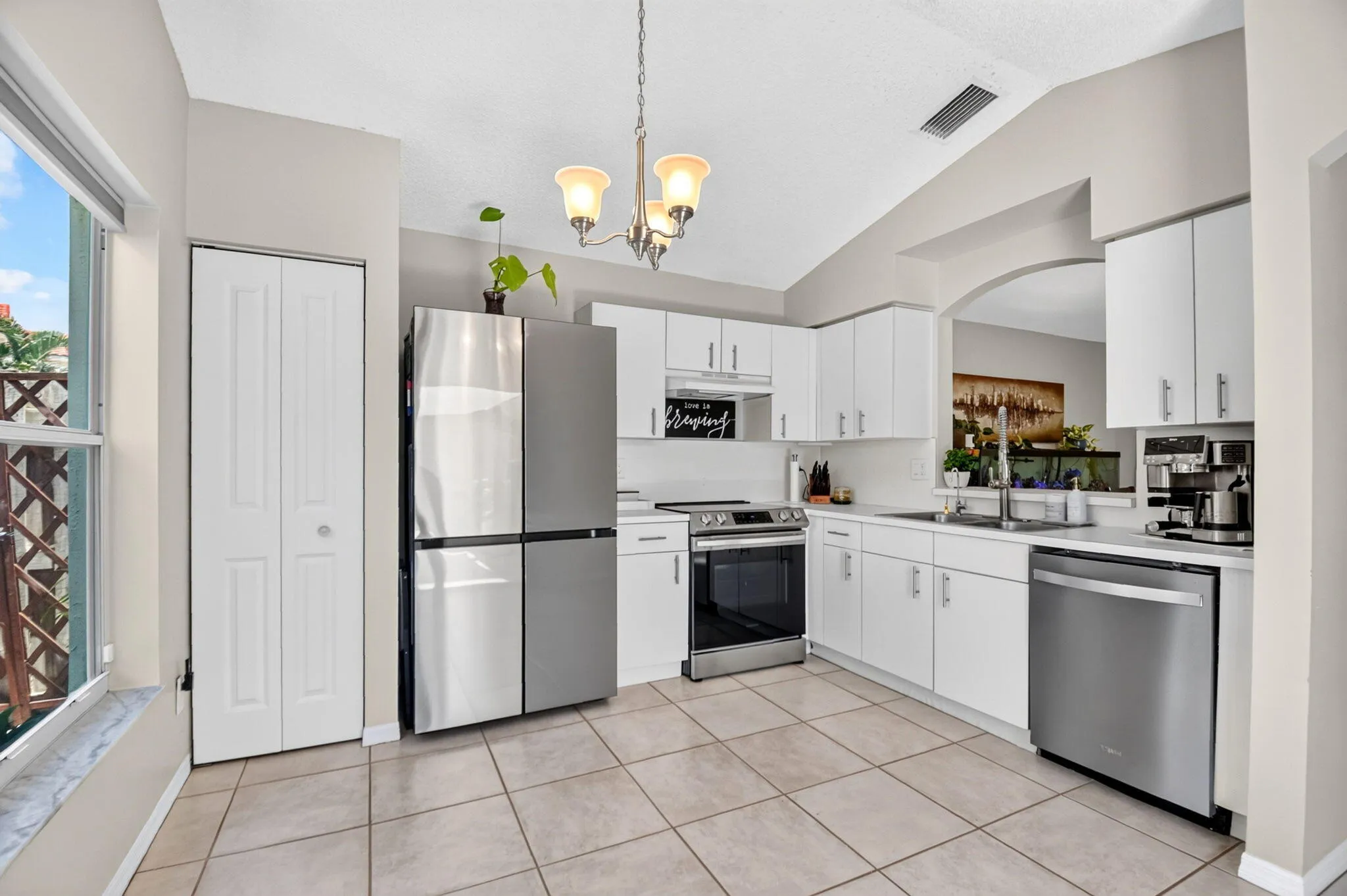 Eat-In Kitchen