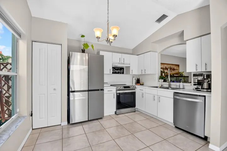 Eat-In Kitchen