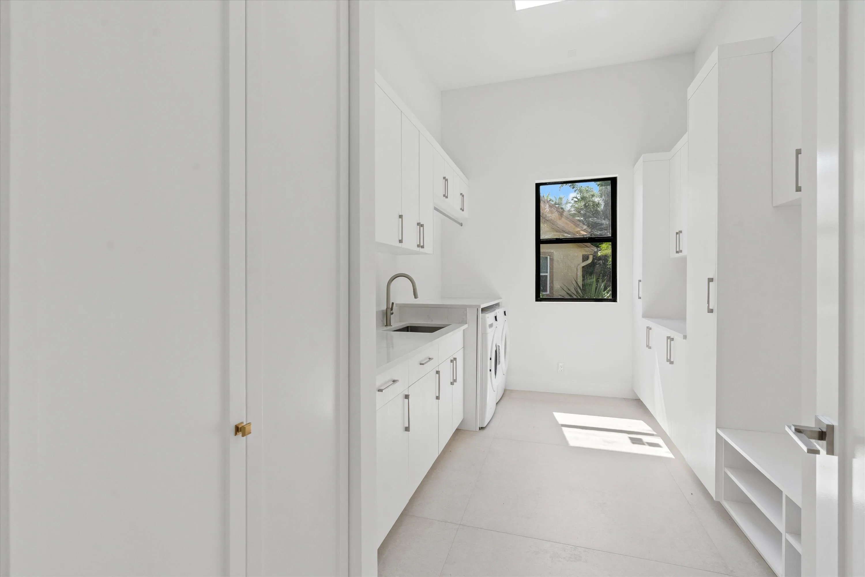 Oversized laundry room