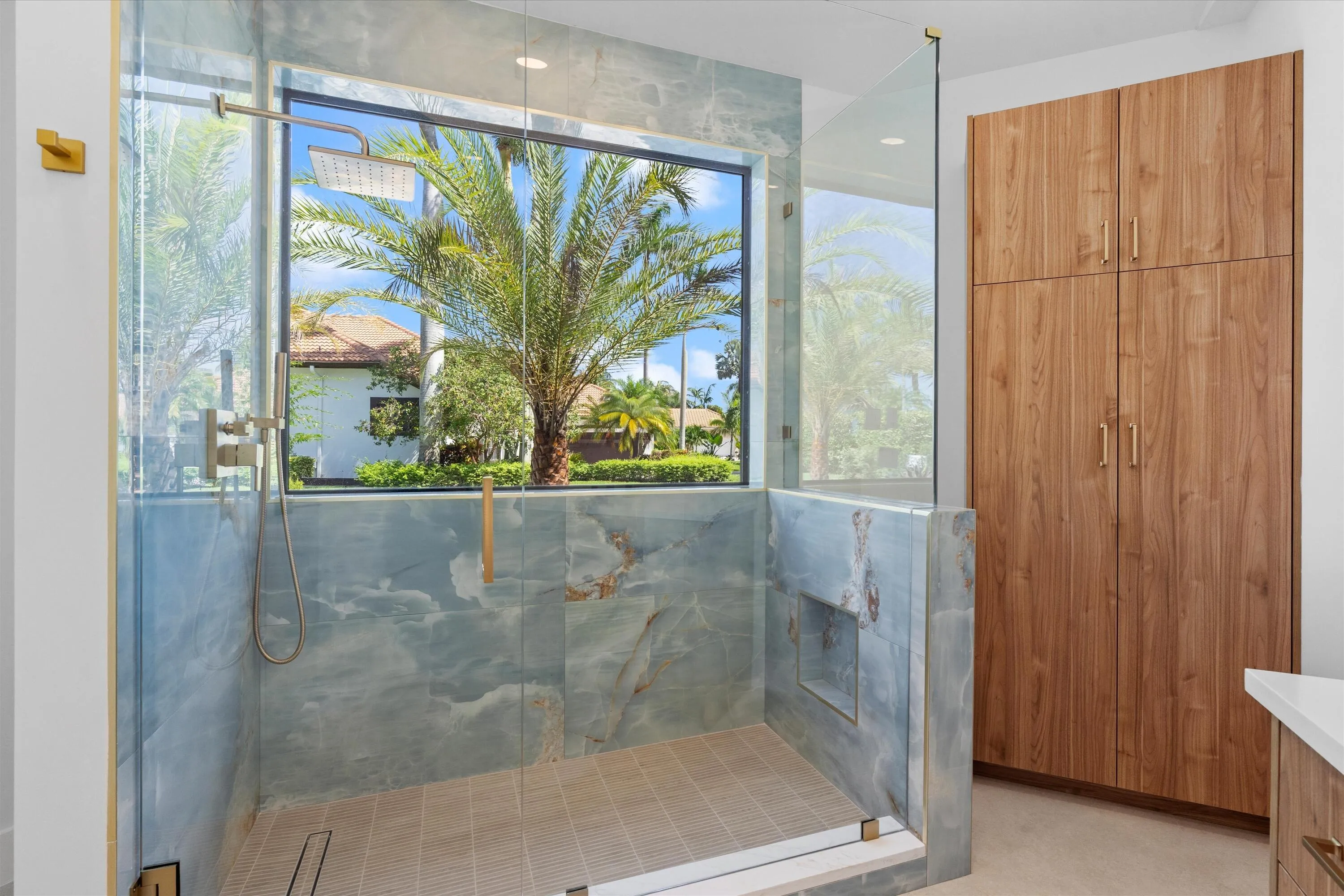 en suite bath