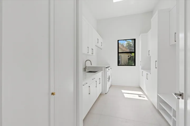 Oversized laundry room