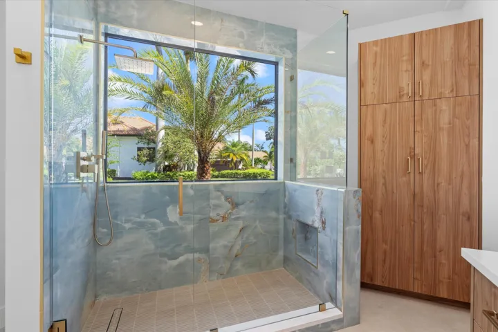 en suite bath