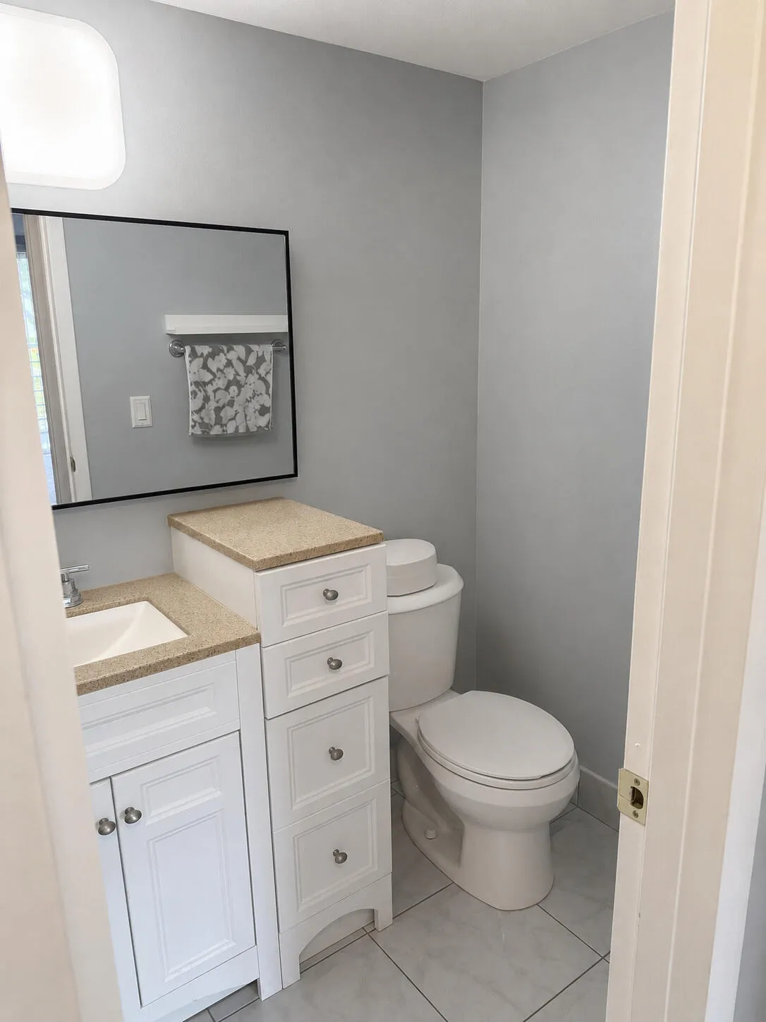 12_HALF_BATHROOM