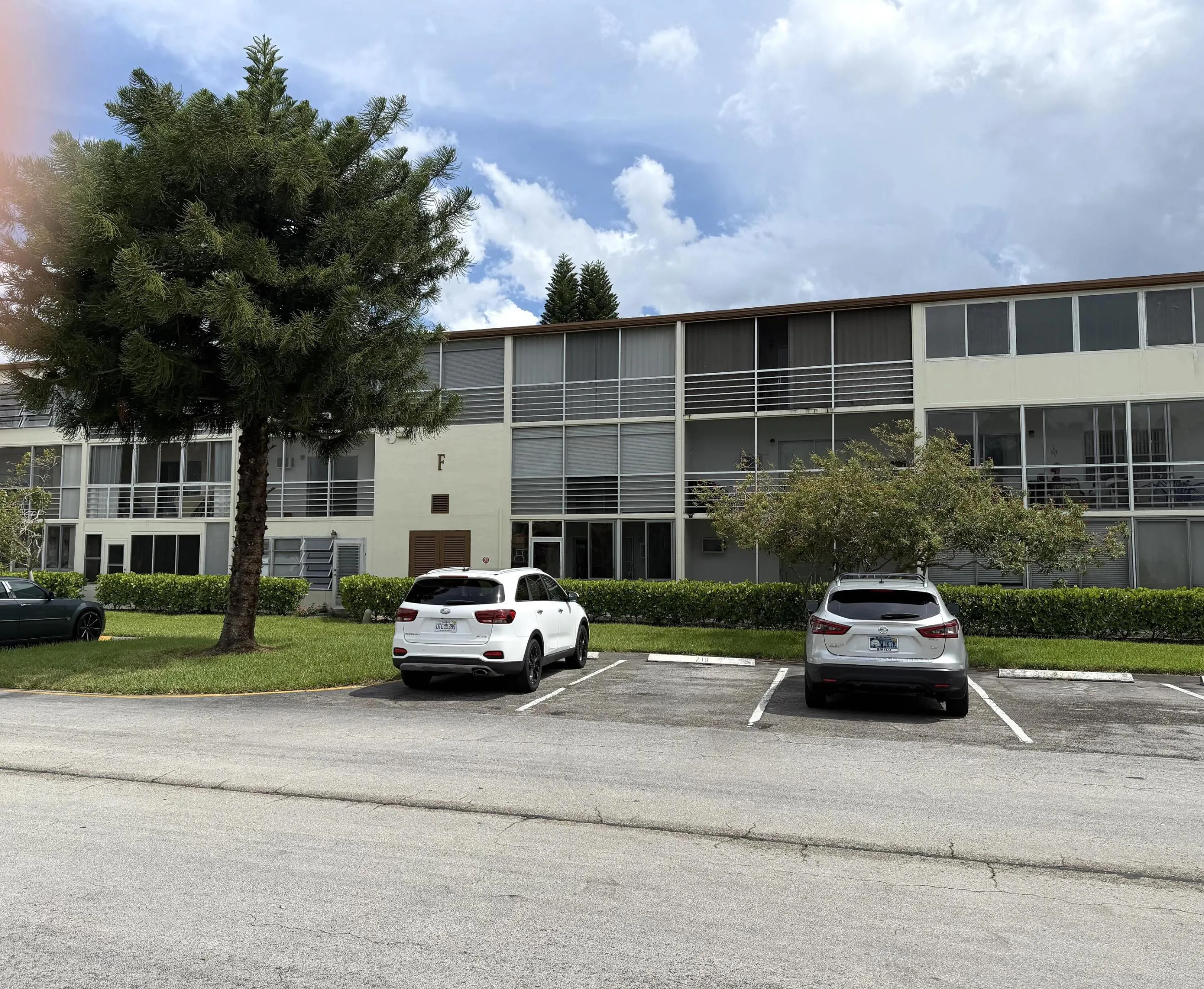 01_BUILDING_EXTERIOR