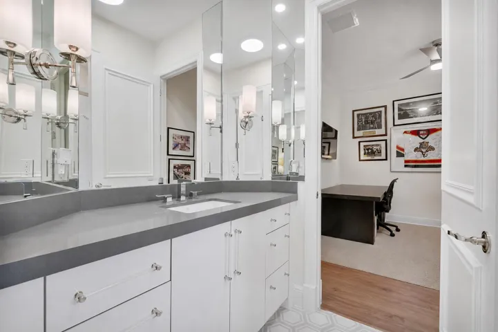 Guest bathroom jack n Jill with tub