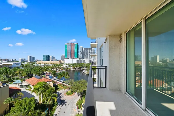 Private covered terrace off the main suite with elevated views of the New River, downtown skyline & surrounding Las Olas area.