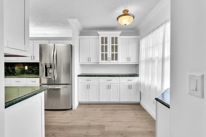 Kitchen with plenty of cabinets