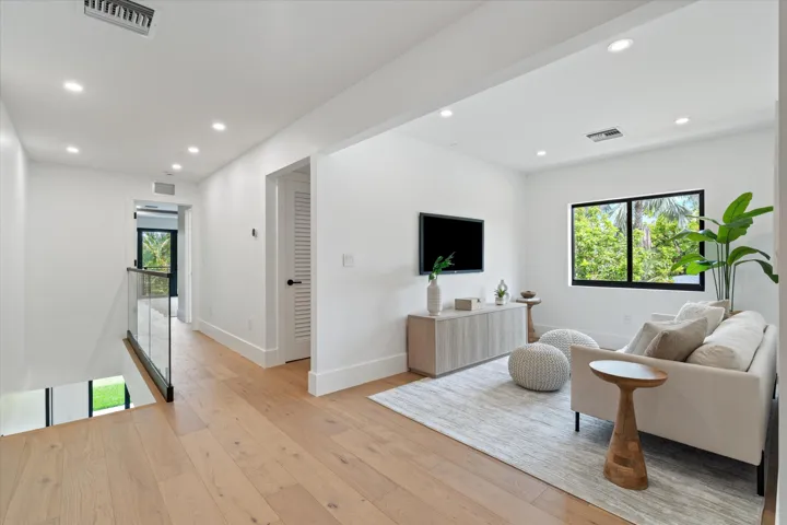 13-1131 NE 12th Ave Ft. Lauderdale, FL-1